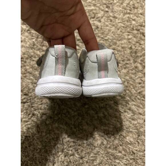 Girl Under Armour Shoes 9 - Picture 2 of 5